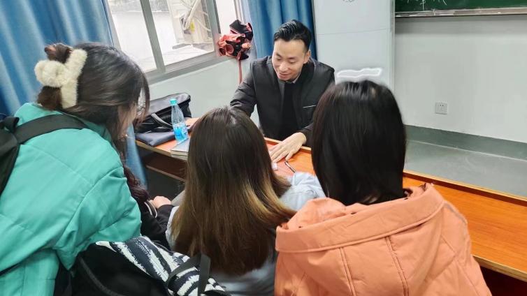 治病崇实，不务玄理：闵潇谈现代人学习中医的正确姿势
